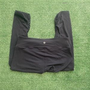Black Lululemon leggings cropped size 8 with tight fringe at ankle